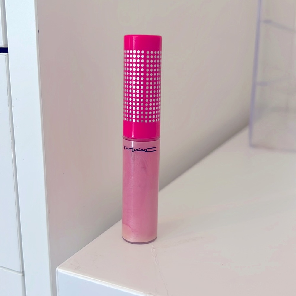 Mac cosmetics starlet kiss lipglass